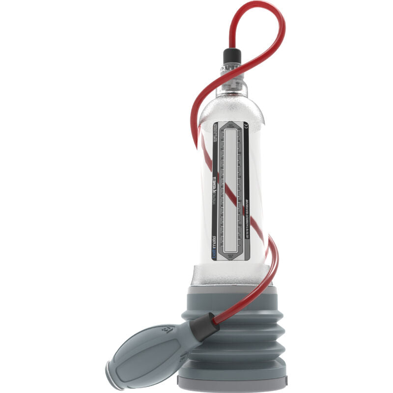 Pompe à eau Bathmate HydroXtreme 11, cylindre gradué relié par un tuyau rouge à une poire grise