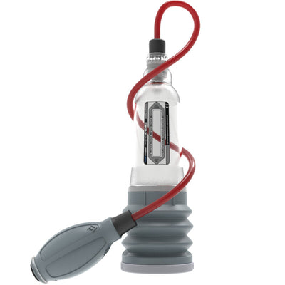 Pompe à eau Bathmate HydroXtreme 5, cylindre gradué et soufflet gris reliés à une poire par un tuyau rouge