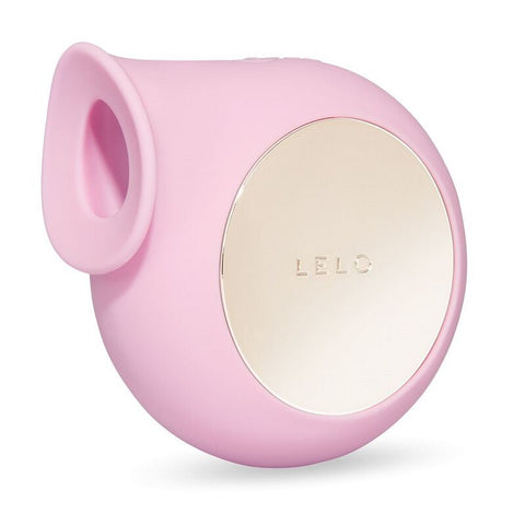Stimulateur LELO Sila rose pâle, ouverture évasée à gauche et large panneau ovale doré
