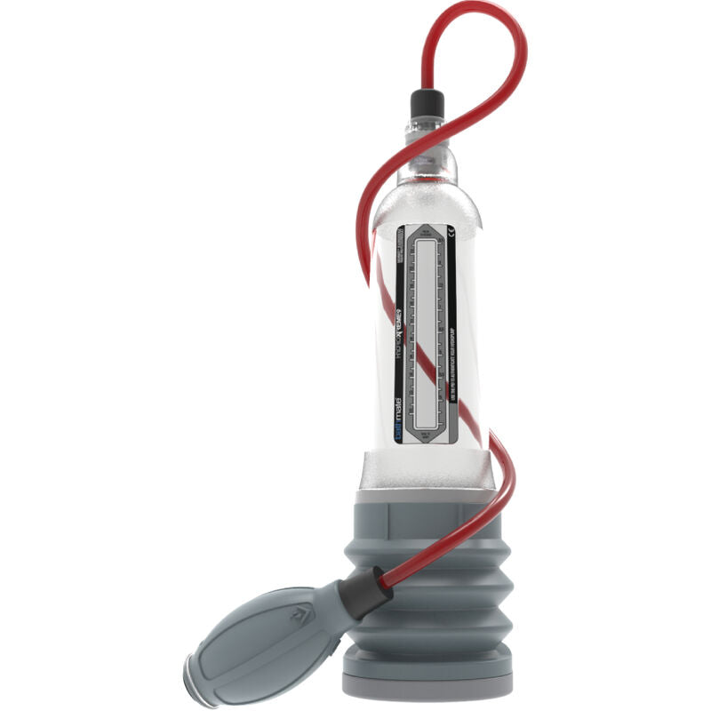 Pompe à eau Bathmate HydroXtreme 9 avec soufflet gris, graduation frontale et poire reliée par un tuyau rouge