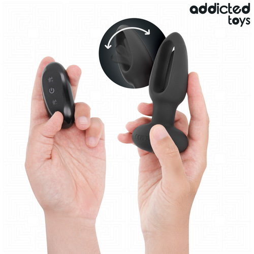 Télécommande noire dans une main et plug ajouré dans l’autre, avec détail agrandi de la languette mobile