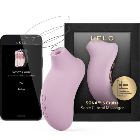 Stimulateur rose pâle LELO Sona 3 Cruise avec sa boîte noire et application affichée sur un téléphone